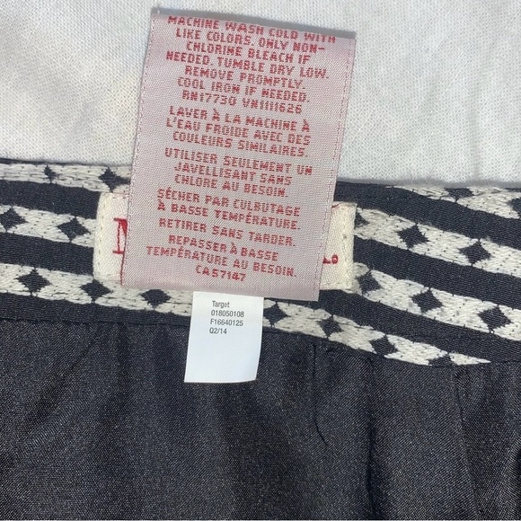 Merona Women's Skirt, Black & White Diamond Print, Zipper Back, Pockets; Size 18 - Picture 7 of 10